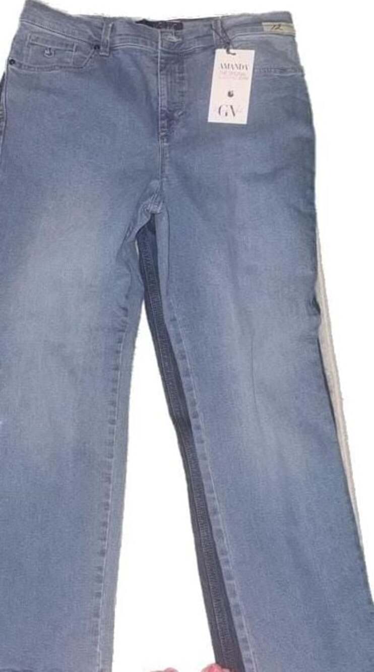 Gloria Vanderbilt Women's Amanda The Original Slimming Jean Size 12P Blue Denim